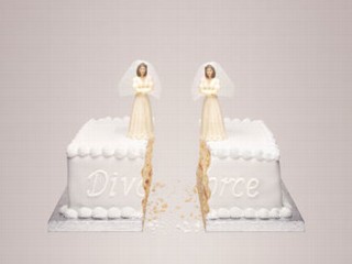 Female wedding cake toppers on a divorce cake