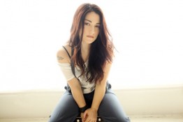 Lesbian Christian singer Jennifer Knapp faces the music Jennifer Knapp