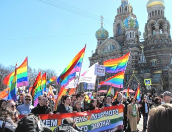 Gay rights activists in Russia (Photo via ComingOut)